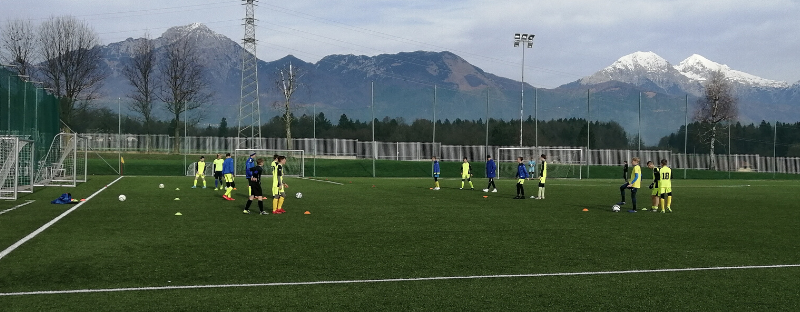 Starejši dečki so morali priznati premoč nasprotnika