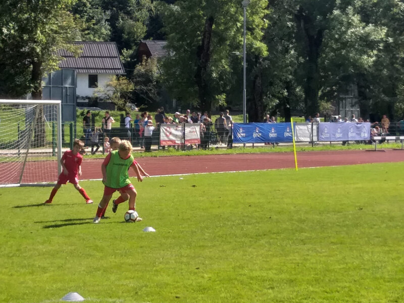 Kaj mi pomeni igranje nogometa? Odgovarjata Anže in Maks (U9)
