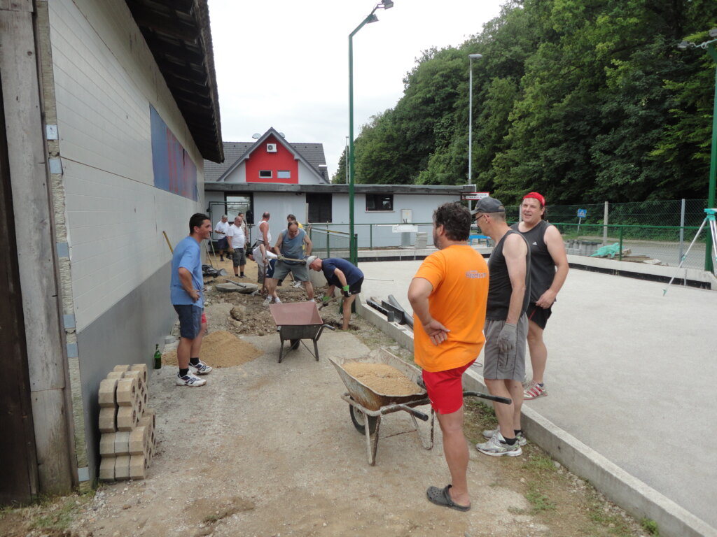 Druženje in delovne akcije — NK Zarica Kranj