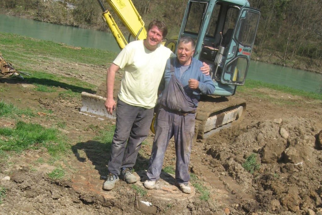 NK Zarica Kranj leta 2009 — priklop Športnega parka Zarica na javno kanalizacijo; ob končnem priklopu predsednik Miro Vodan